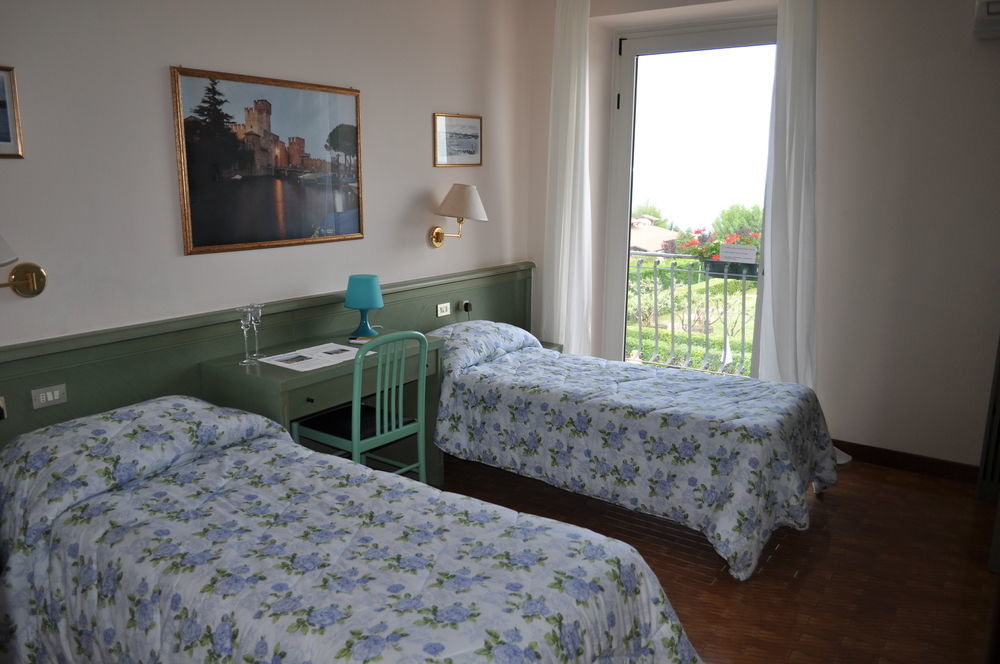 Hotel Oceano Пескиера дел Гарда Екстериор снимка