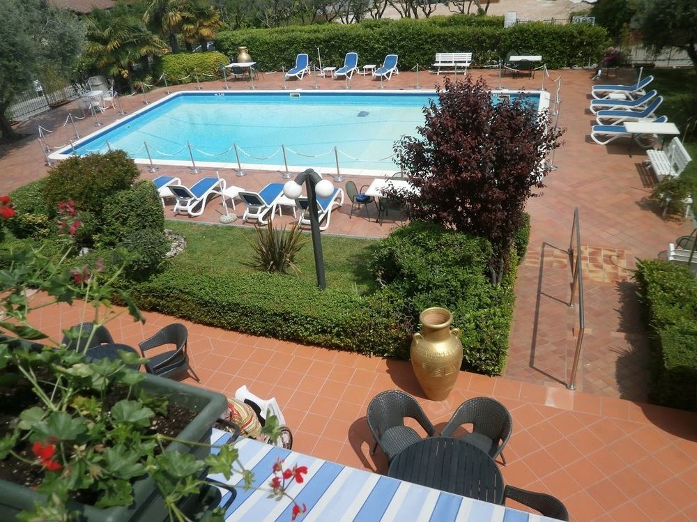 Hotel Oceano Пескиера дел Гарда Екстериор снимка