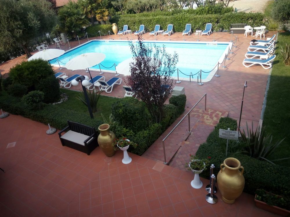 Hotel Oceano Пескиера дел Гарда Екстериор снимка
