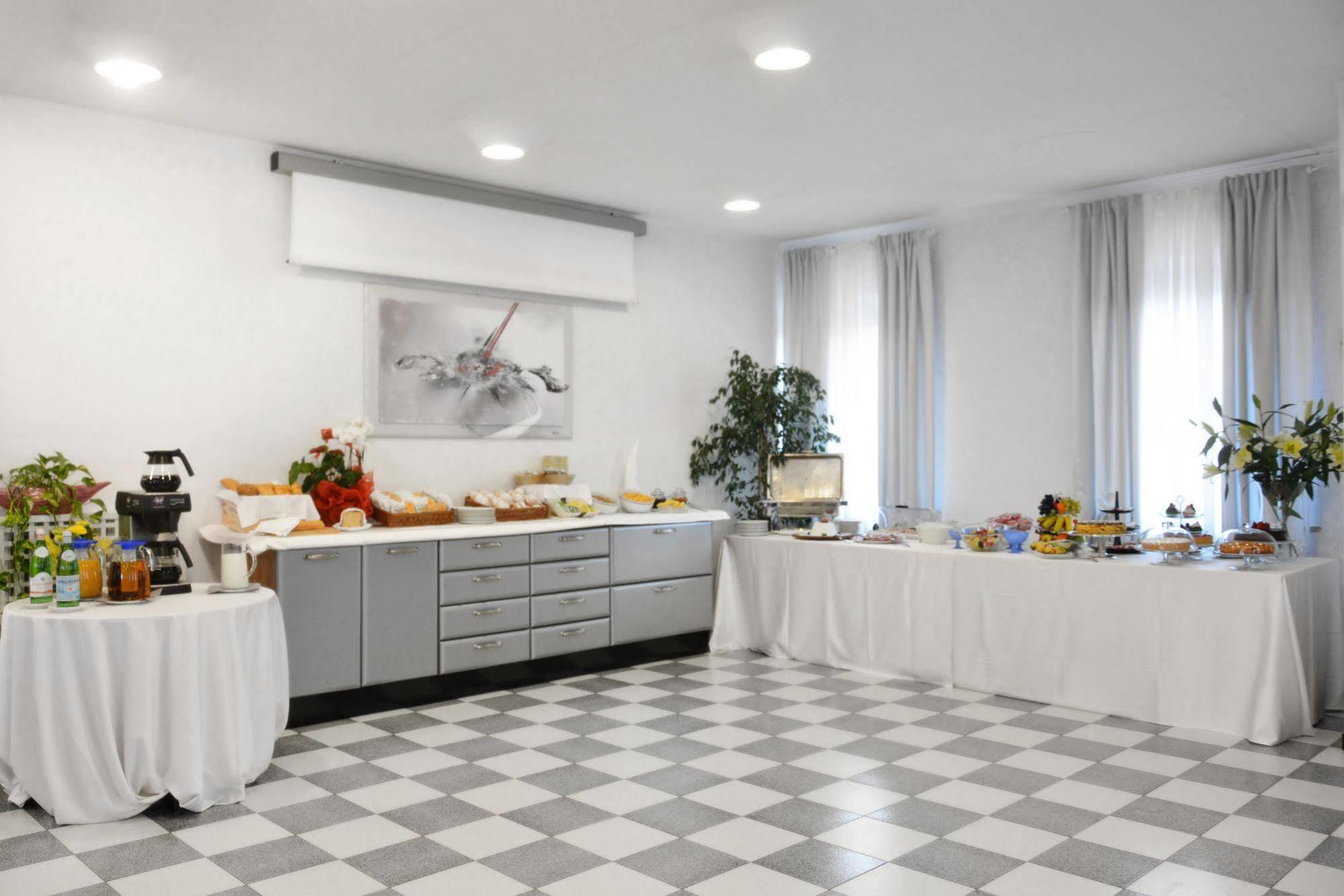 Hotel Oceano Пескиера дел Гарда Екстериор снимка